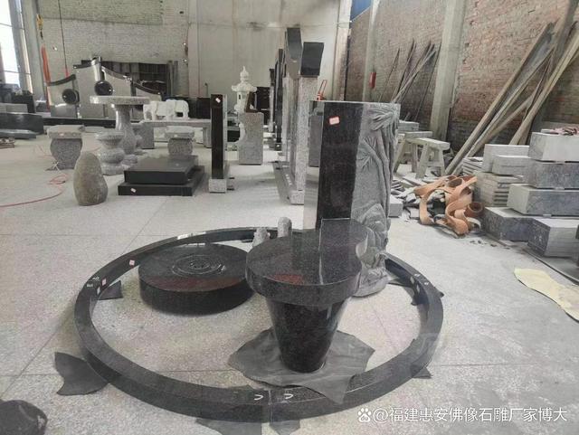 态墓碑石材的材质选择（多图欣赏）K8凯发国际环保理念：公墓陵园生(图2)