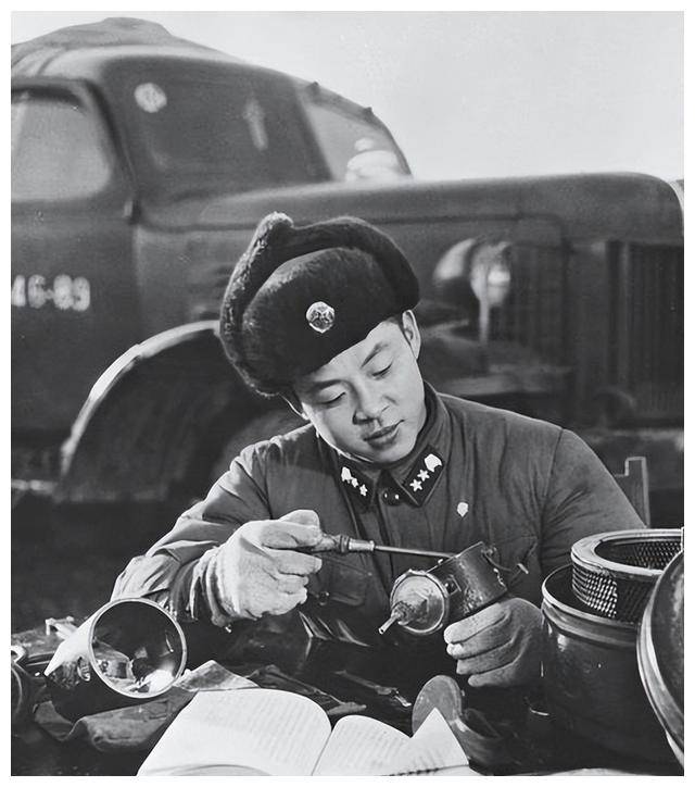 41年后鉴定人披露事故发生细节令人心疼k8凯发国际登录1962年雷锋因公牺牲(图2)